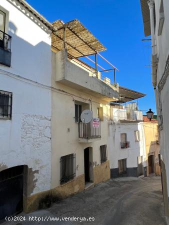 CASABANCO   VENDE    VIVIENDA  DE  CINCO DORMITORIOS EN  ALCUESCAR - CACERES