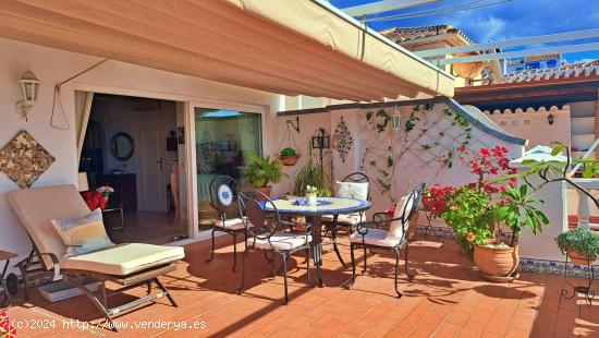 Vistas al mar y terraza grande - este piso de 2 dormitorios lo tiene - MALAGA