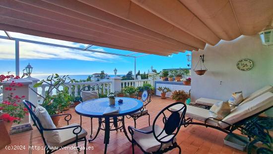 Vistas al mar y terraza grande - este piso de 2 dormitorios lo tiene - MALAGA