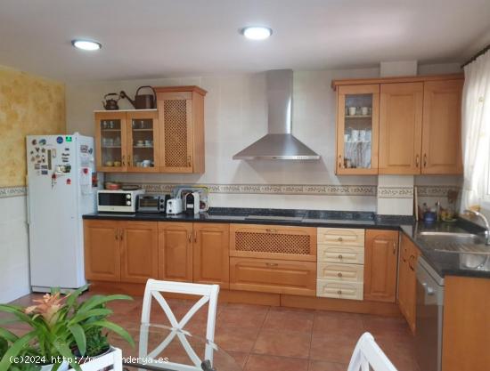 VILLA A 10 MIN PLAYA SAN JUAN 530 M2  CON PISCINA - ALICANTE