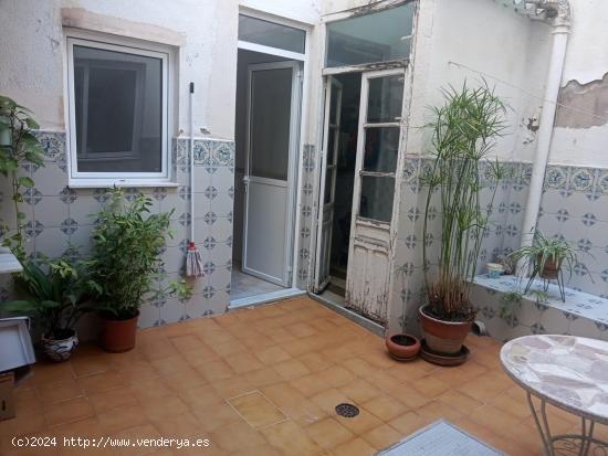 CASA EN PLENO CENTRO PETRER CON TERRAZA, PATIO Y GARAJE 200 m2 - ALICANTE