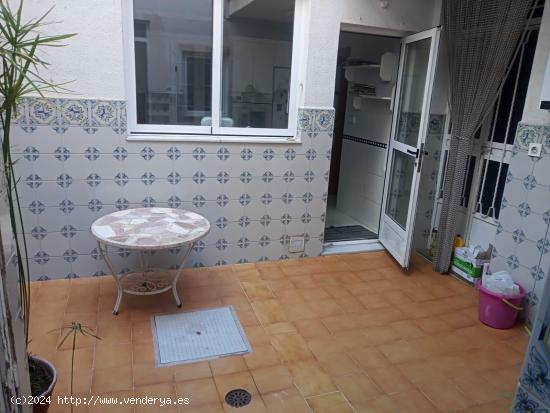 CASA EN PLENO CENTRO PETRER CON TERRAZA, PATIO Y GARAJE 200 m2 - ALICANTE