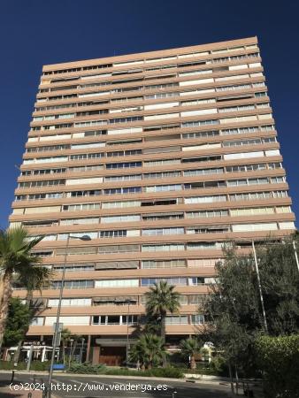 SE VENDE PRECIOSO PISO EN LA PLAYA PONIENTE, BENIDORM - ALICANTE