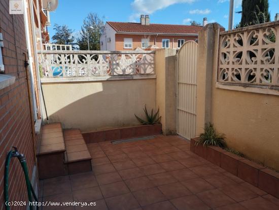 Se VENDE ADOSADO EN RESIDENCIAL GREDOS - CACERES