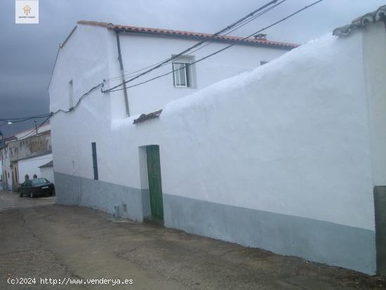 SE VENDE GRAN CASA en CASAS DE DON ANTONIO (Cáceres) - CACERES