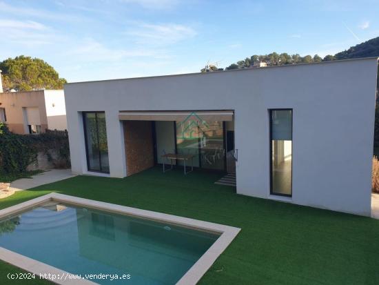 Casa independiente luminosa nueva a estrenar de una sola planta situada en Canyelles - BARCELONA