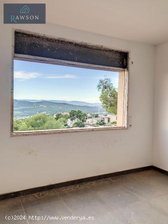  Casa adosada de 4 habitaciones con vistas al mar y a la montaña - BARCELONA 