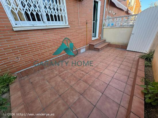 SE VENDE ADOSADO EN ZONA RESIDENCIAL GREDOS - CACERES