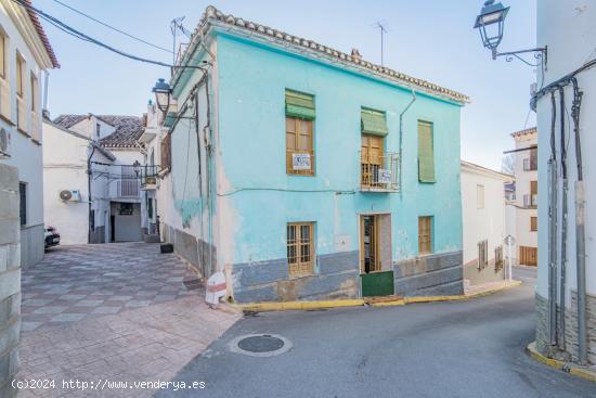 GRANDISIMA OPORTUNIDAD DE TENER UNA EXCELENTE CASA A REFORMA DE TRES PLANTAS EN EL CENTRO DE ALFACAR