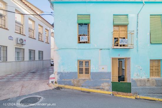 GRANDISIMA OPORTUNIDAD DE TENER UNA EXCELENTE CASA A REFORMA DE TRES PLANTAS EN EL CENTRO DE ALFACAR