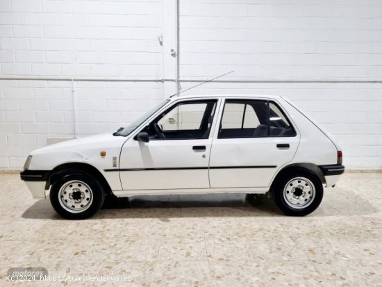 Peugeot 205 Mito 1.8 d de 1996 con 200.000 Km por 2.000 EUR. en Sevilla