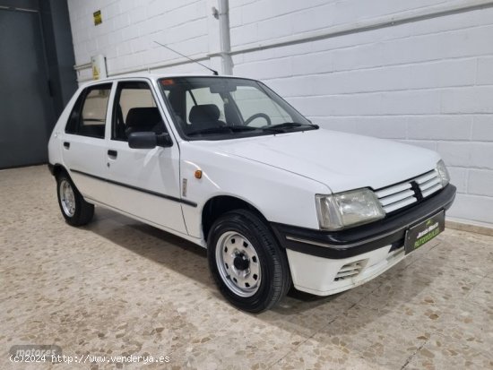 Peugeot 205 Mito 1.8 d de 1996 con 200.000 Km por 2.000 EUR. en Sevilla