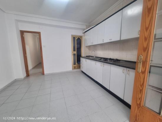 ALQUILER DE VIVIENDA EN AVD JUAN PERPIÑAN - ALICANTE