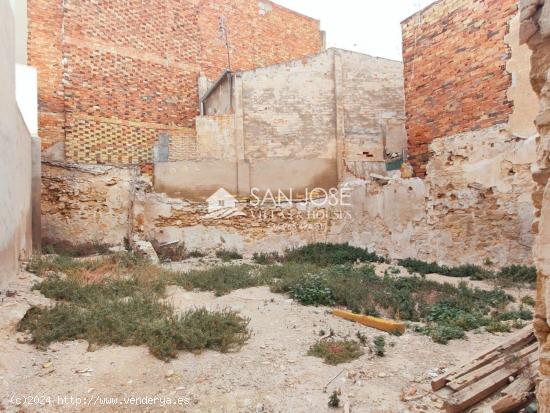 SE VENDEN DOS CASAS PARA DERRIBAR O REFORMAR TOTALMENTE EN ASPE - ALICANTE