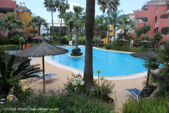 BAJO CON JARDÍN PRIVADO EN MILLA DE ORO URB. EL INFANTADO - MALAGA