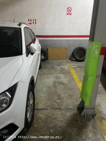 Plaza de parking para coche y moto en Can Mariner - BARCELONA