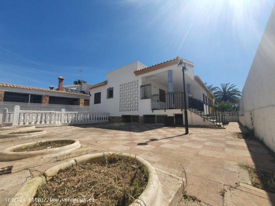 CHALET INDEPENDIENTE EN AVENIDA BALEARES, TORREVIEJA - ALICANTE