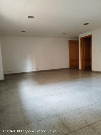 ENTRESUELO PARA OFICINAS JUNTO CENTRO COMERCIAL VEGA PLAZA - MURCIA