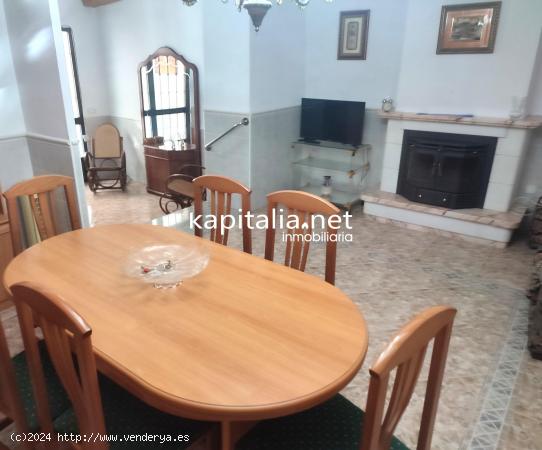 CASA A LA VENTA EN LA POBLACIÓN DE BENIMARFULL - ALICANTE