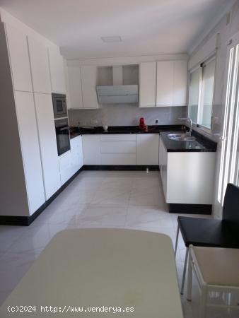  MAGNIFICA CASA TRIPLEX EN VENTA - ALMERIA 