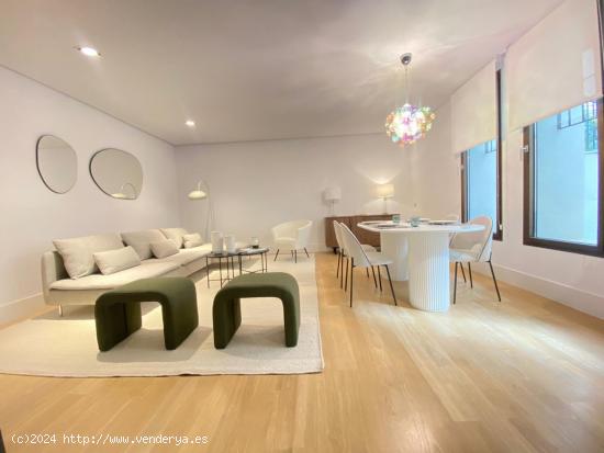 VIVIENDA DE LUJO EN PALACETE EMBLEMATICO CON  TERRAZA Y 2 PLAZAS DE GARAJE MAS TRASTERO - MADRID