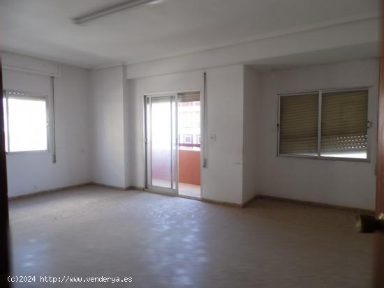 Venta de vivienda esquinera en la avenida España. Segorbe. Castellón. - CASTELLON