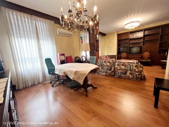 VENTA VIVIENDA JUNTO AYUNTAMIENTO VALENCIA EN CALLE PEATONAL - VALENCIA