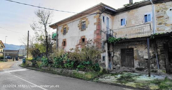 Casa y terreno urbano de 3.000 m2. - CANTABRIA