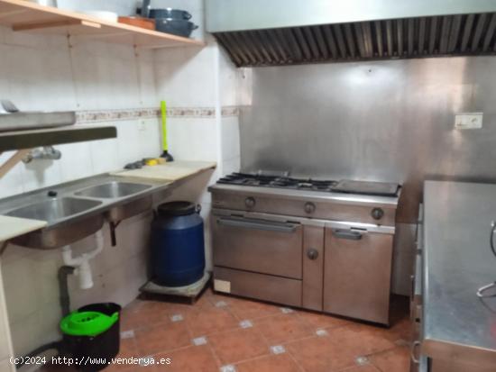 LOCAL COMERCIAL CON NEGOCIO MONTADO EN BURJASSOT - VALENCIA