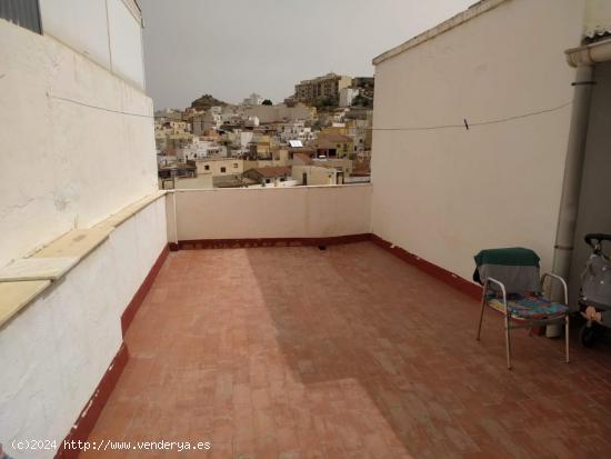 CASA EN MACAEL ALMERIA  DE CINCO DORMITORIOS - ALMERIA