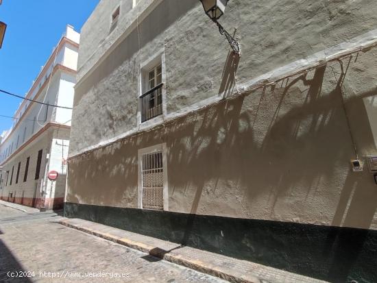 En casco histórico  de Cádiz - CADIZ