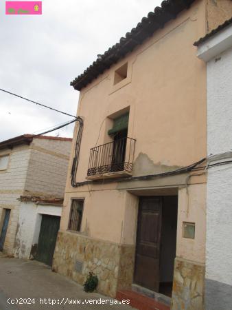  CASA DE PUEBLO PARA ENTRAR A VIVIR , GRANDE CON JARDÍN Y BODEGA CON TERRENO.IDEAL PARA  2ªRESIDENC 