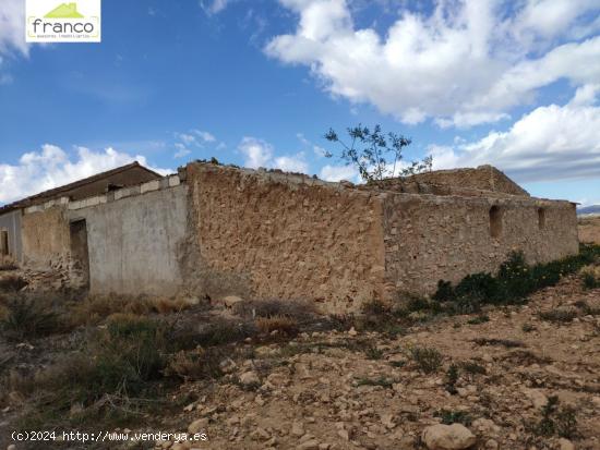 TERRENO CON CASA EN RUINAS - MURCIA