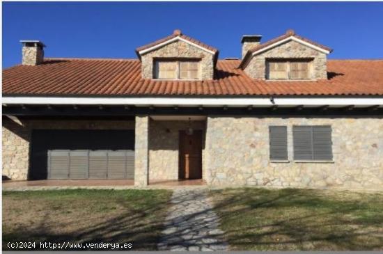  ESTUPENDP CHALET EN MANSILLA DE LAS MULAS - LEON 