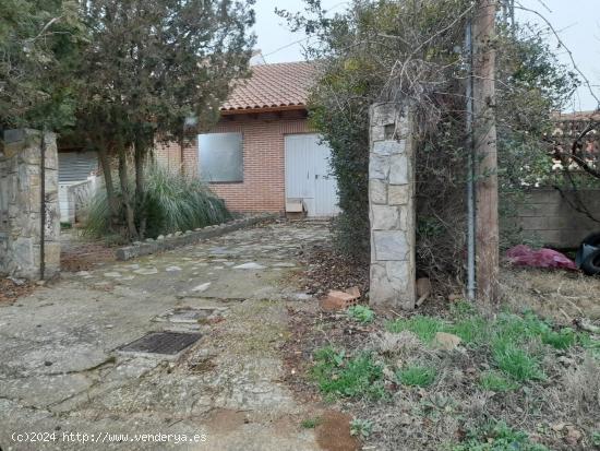 Chalet en venta en Alija del Infantado - LEON