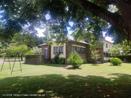 CASA CON PARCELA EN COMPOSTILLA - LEON