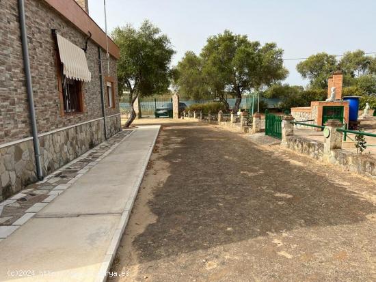 CASA CON TERRENO RÚSTICO MUY CERCANA A VEJER DE LA FRONTERA - CADIZ