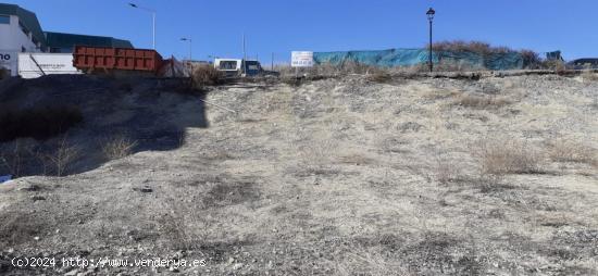 Inmejorable terreno con 2 frentes para la casa de tus sueños. - GRANADA