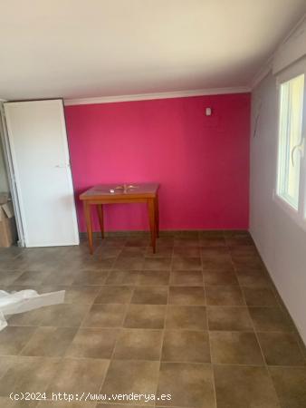 SE VENDEN 30.000M DE TERRENO RUSTICO, CASA Y NAVE EN CTRA DE JAEN. - ALBACETE