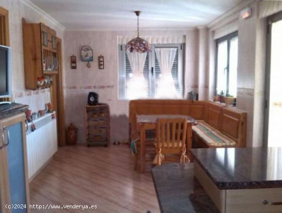 Urbis te ofrece un chalet en zona Los Almendros, Villamayor, Salamanca. - SALAMANCA