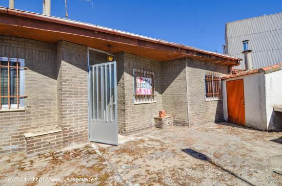 Urbis te ofrece una casa con local y cochera en Alba de Tormes, Salamanca. - SALAMANCA