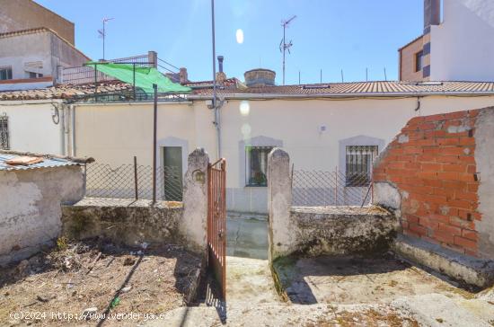 Urbis te ofrece una casa con local y cochera en Alba de Tormes, Salamanca. - SALAMANCA