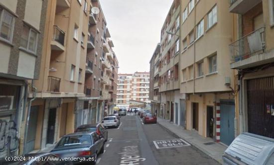 Urbis te ofrece un amplio local comercial en alquiler en zona Delicias, Salamanca. - SALAMANCA