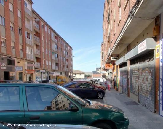  Urbis te ofrece un local comercial  en venta en zona San Bernardo, Salamanca. - SALAMANCA 