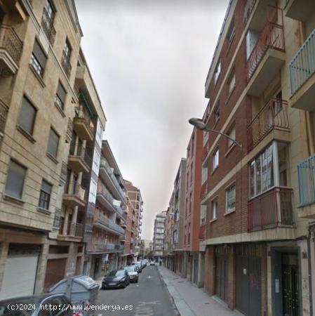 Urbis te ofrece un local comercial en venta en zona San Bernardo, Salamanca. - SALAMANCA