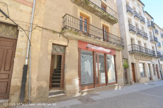 Urbis te ofrece un estupendo edificio en venta en todo el centro de Ciudad Rodrigo, Salamanca. - SAL