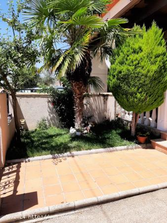 Urbis te ofrece un bonito chalet adosado en venta en Parada de Arriba, Salamanca. - SALAMANCA