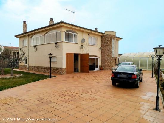  Urbis te ofrece un chalet independiente en venta en Castellanos de Villiquera, Salamanca. - SALAMANC 