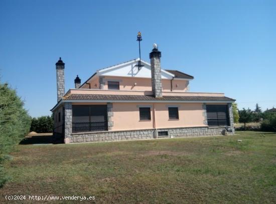 Urbis te ofrece un chalet independiente en venta en Castellanos de Villiquera, Salamanca. - SALAMANC