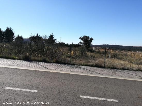 Urbis te ofrece una parcela en venta en Cuatro Calzadas, Salamanca. - SALAMANCA